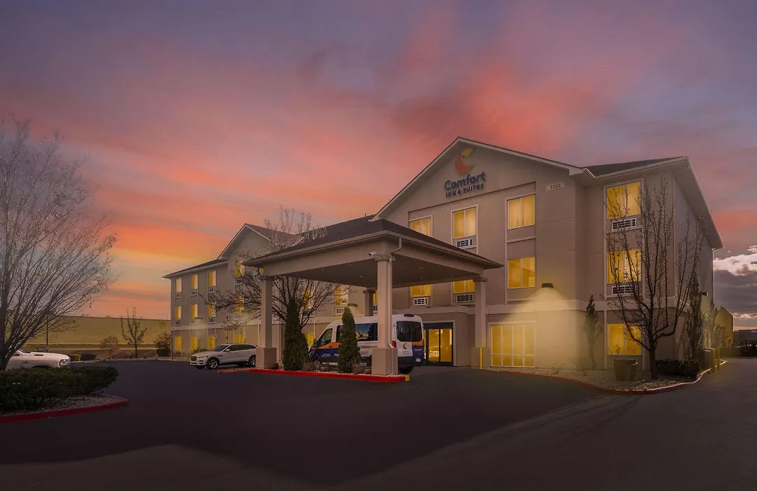 Comfort Inn & Suites Airport Convention Center-1